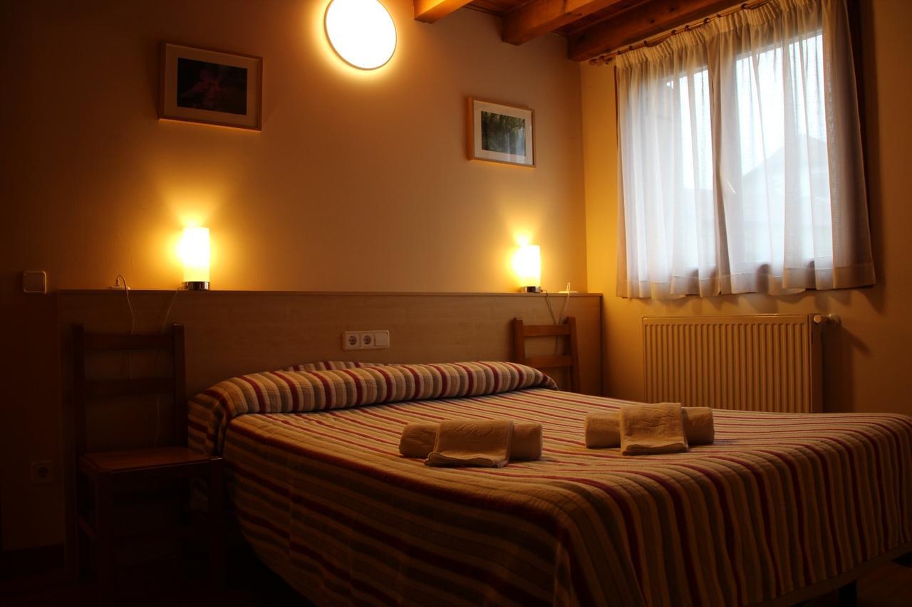 Hostal Ezkaurre Isaba Exteriör bild