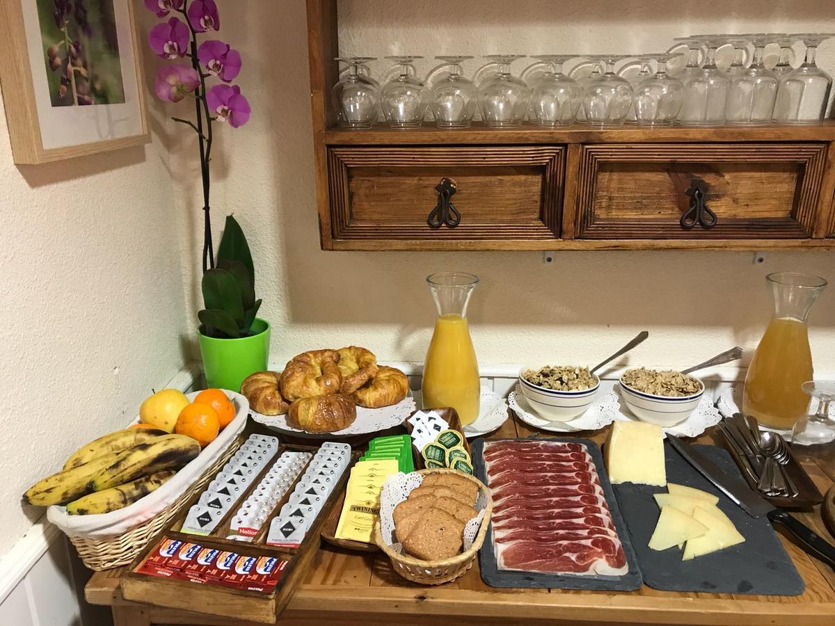 Hostal Ezkaurre Isaba Exteriör bild