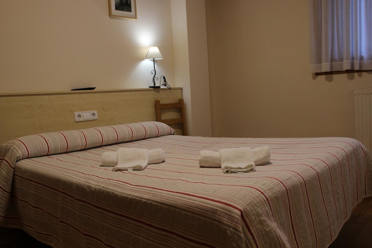 Hostal Ezkaurre Isaba Exteriör bild