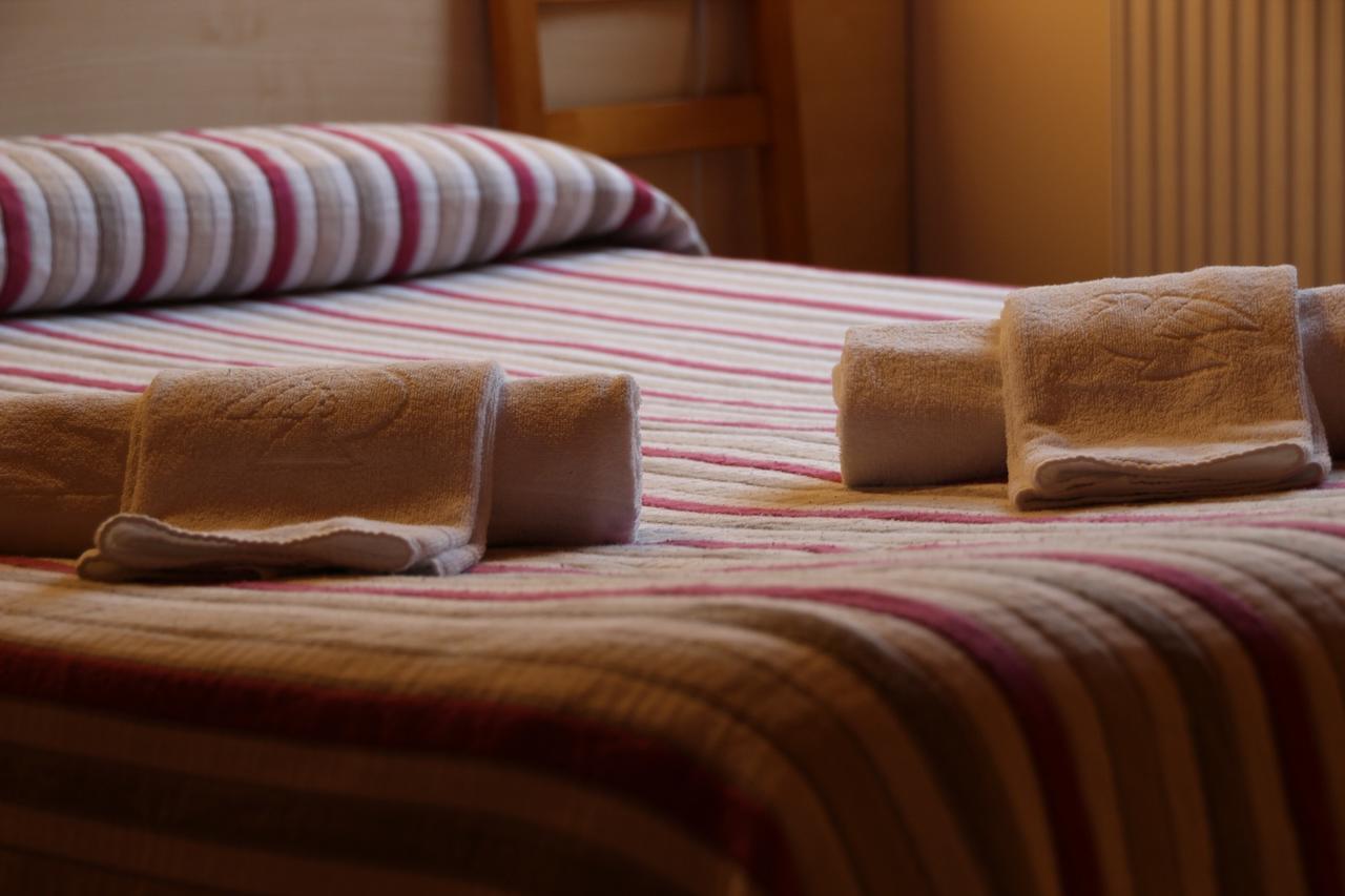 Hostal Ezkaurre Isaba Exteriör bild