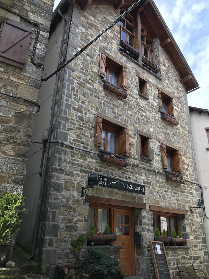 Hostal Ezkaurre Isaba Exteriör bild