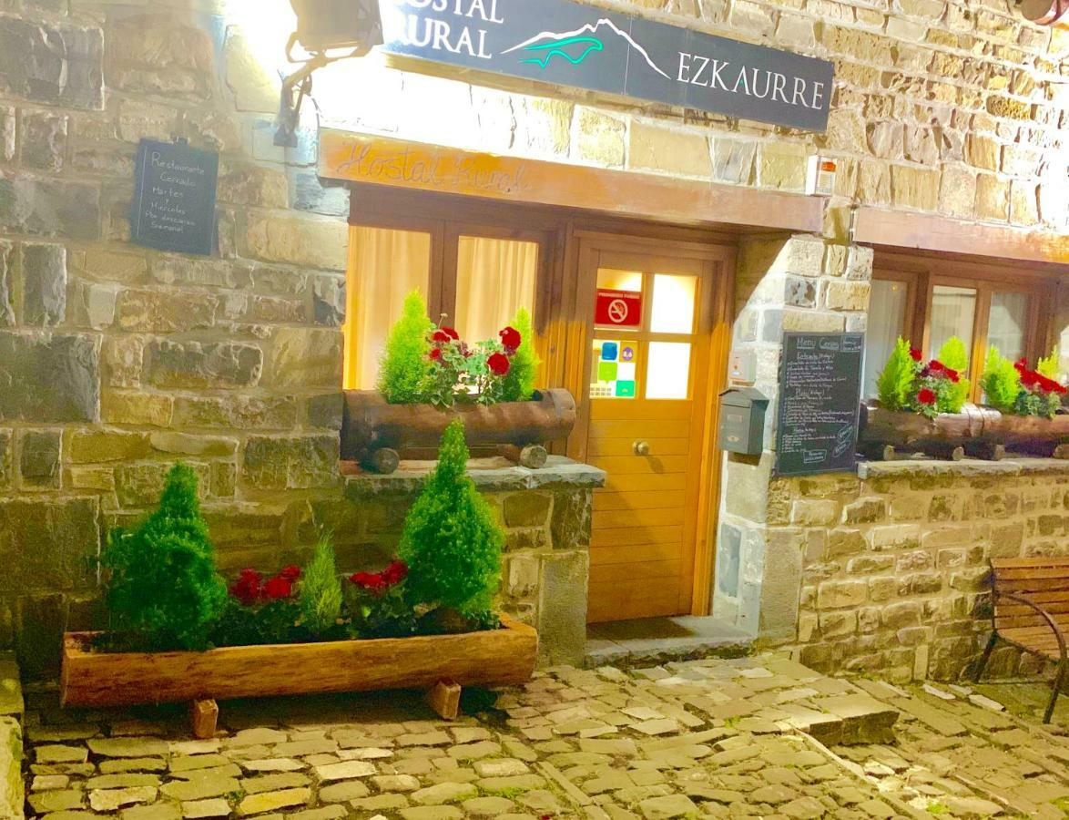 Hostal Ezkaurre Isaba Exteriör bild